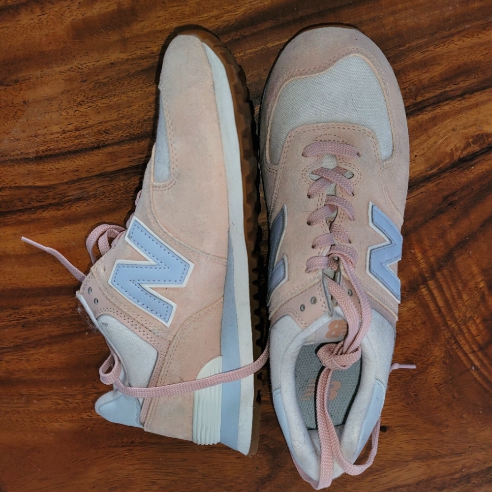 USED Balance Women's Tan and Blue Sneakers Size 10 WOMENS Or 8.5 MENS
